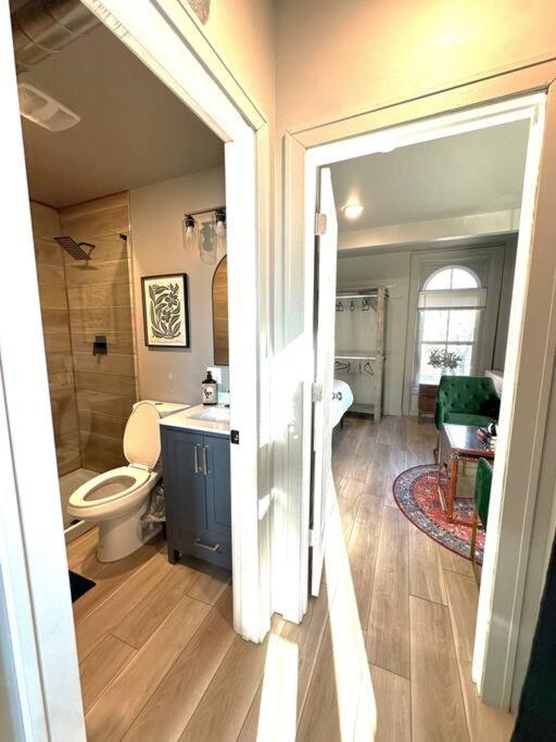King Bed Suite-Free Parking-Prime Location